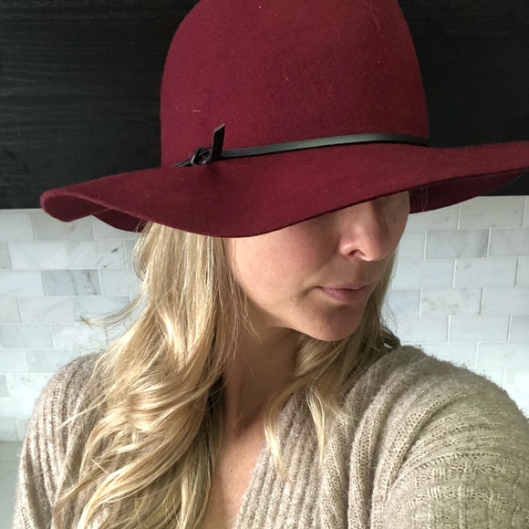 Burgundy Nine West hat - Picture 1 of 3